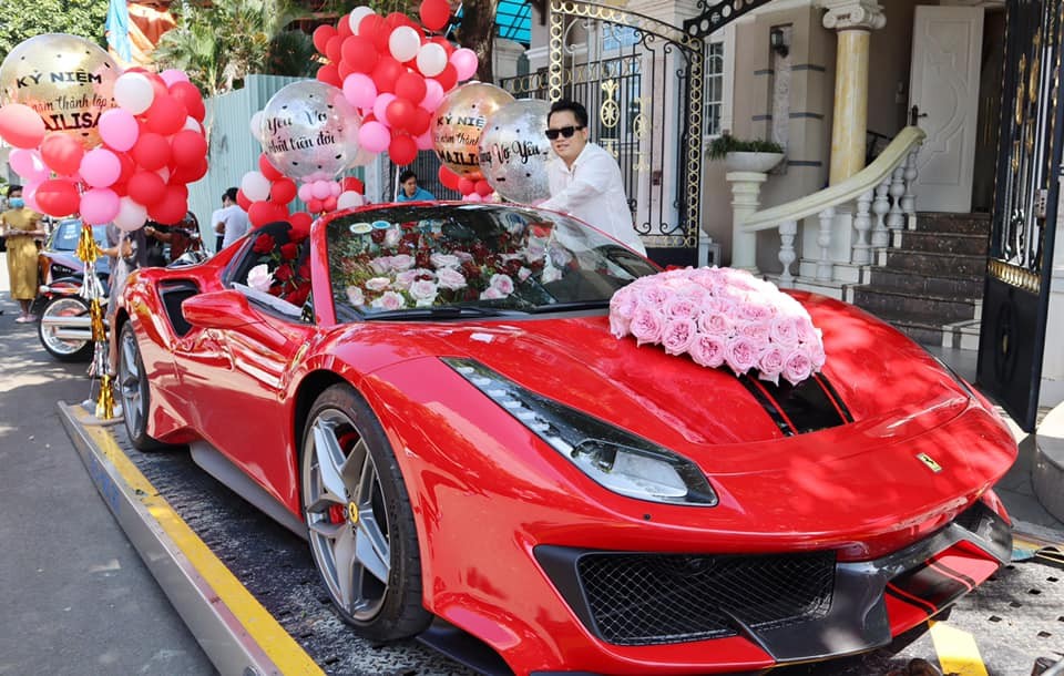 Hoàng Kim Khánh mua tặng vợ Ferrari 488 Pista Spider vào cuối năm 2020